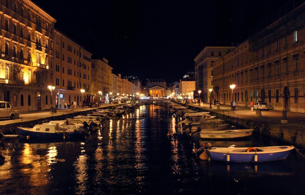 B&B Largo Soninno Terst Pokoj fotografie